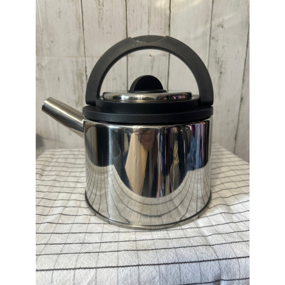 BergHOFF Cubo Whistling Teakettle 2.1 Qt Silver Black - Picture 2 of 6